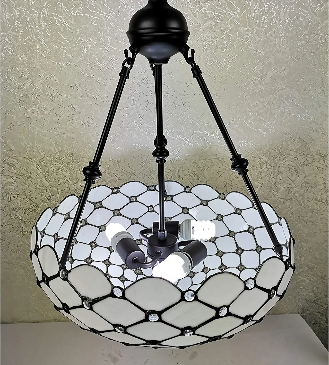 Amora Lighting AM1117HL18B Tiffany Style 3 Lights White Ceiling Hanging Pendant Lamp 18" Wide