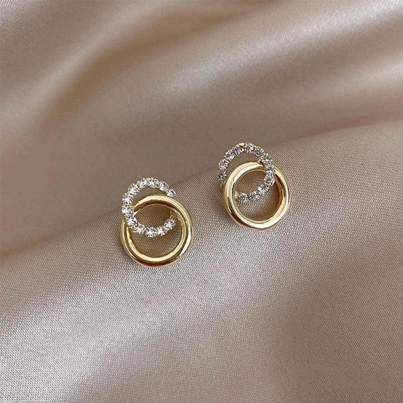 Heart Pearl Earrings: Elegant Feminine Jewelry - Stylish & Chic Look