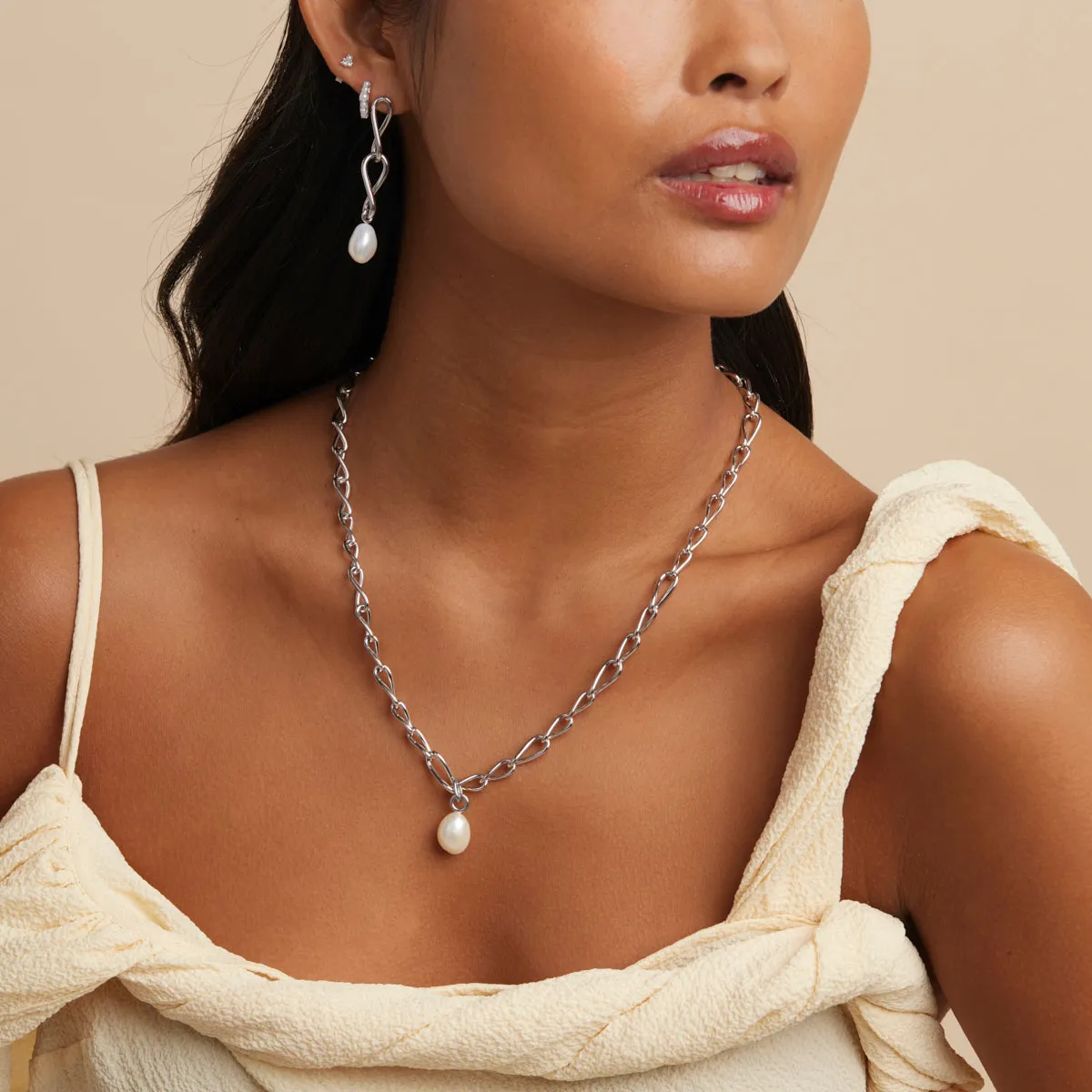 Infinite Pearl Bold Lariat Necklace in Silver